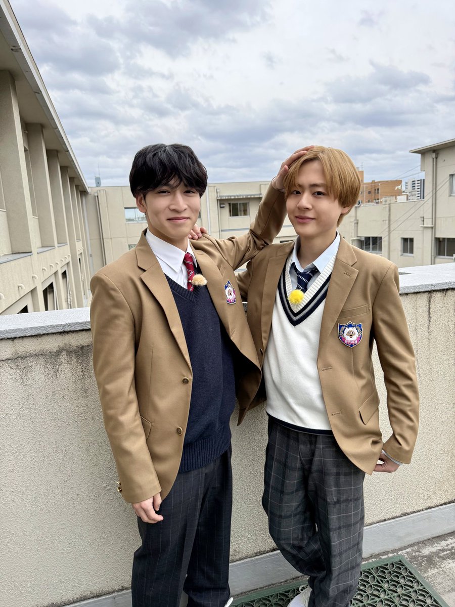 jr_official_X's tweet image. 明日の朝06:00から放送の『 #ドデスカ！ 』
「 #AmBitious の #学校おじゃまシャス！ 」に
#岡佑吏 #山中一輝 が出演します🫳🏻🏫

今週は…
高校生のお弁当チェック🍱
表現を学ぶコースを体験🎭

ぜひご覧ください👀📺💫