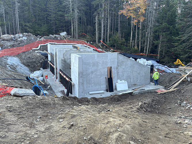 GEIConsultants's tweet image. Old dams in New Hampshire’s Nash Stream Forest had reached their limits. #TeamGEI designed resilient replacements for safety, to support ecological health, and to protect surrounding communities. Explore the full story: ow.ly/6qMX50YH71f  #CommunityResilience