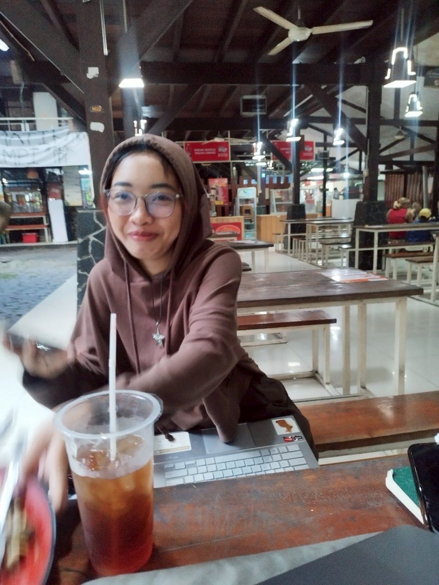 nafiza ★ tweet media