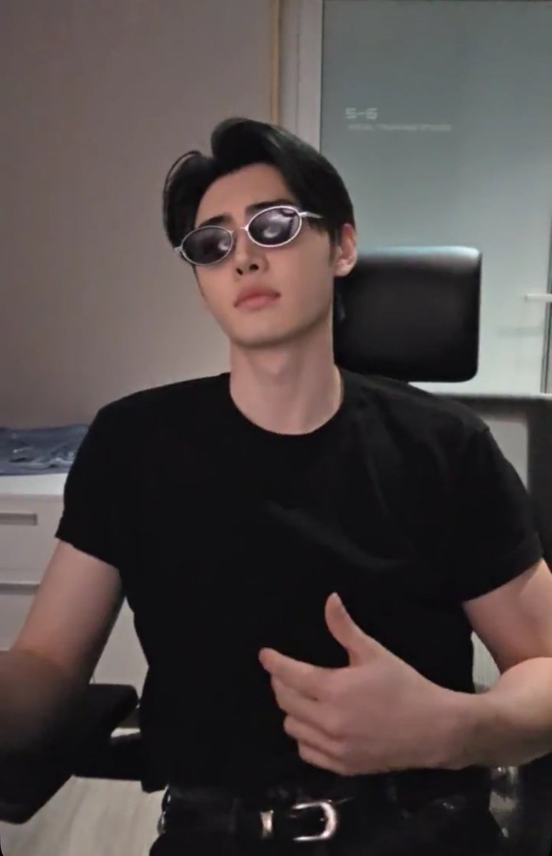 ૮₍ .•̄ · •̄ ₎ა tweet media