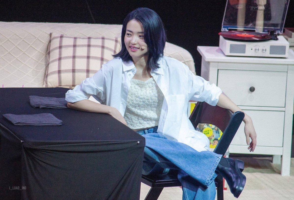 YJP: How do you feel about the Baeksang ?
🍐: I don't know... what dress should I wear?
I guess she's thinking about that too. 
😂😂😂😂