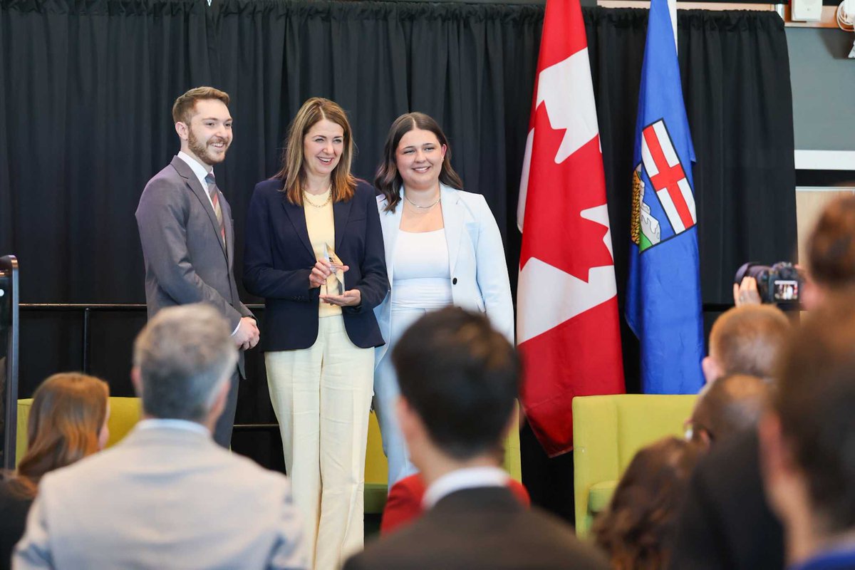 Danielle Smith tweet media