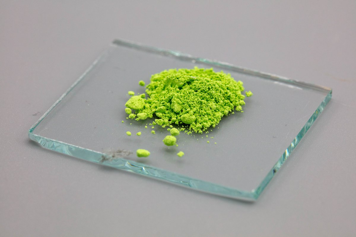 HansonFSU's tweet photo. Chemistry in color: a green Cu(II) complex shaped by ligand interactions.🧩

#chemistry #photochemistry #fsu #research #picpickoftheweek https://t.co/gkkztEtWFE