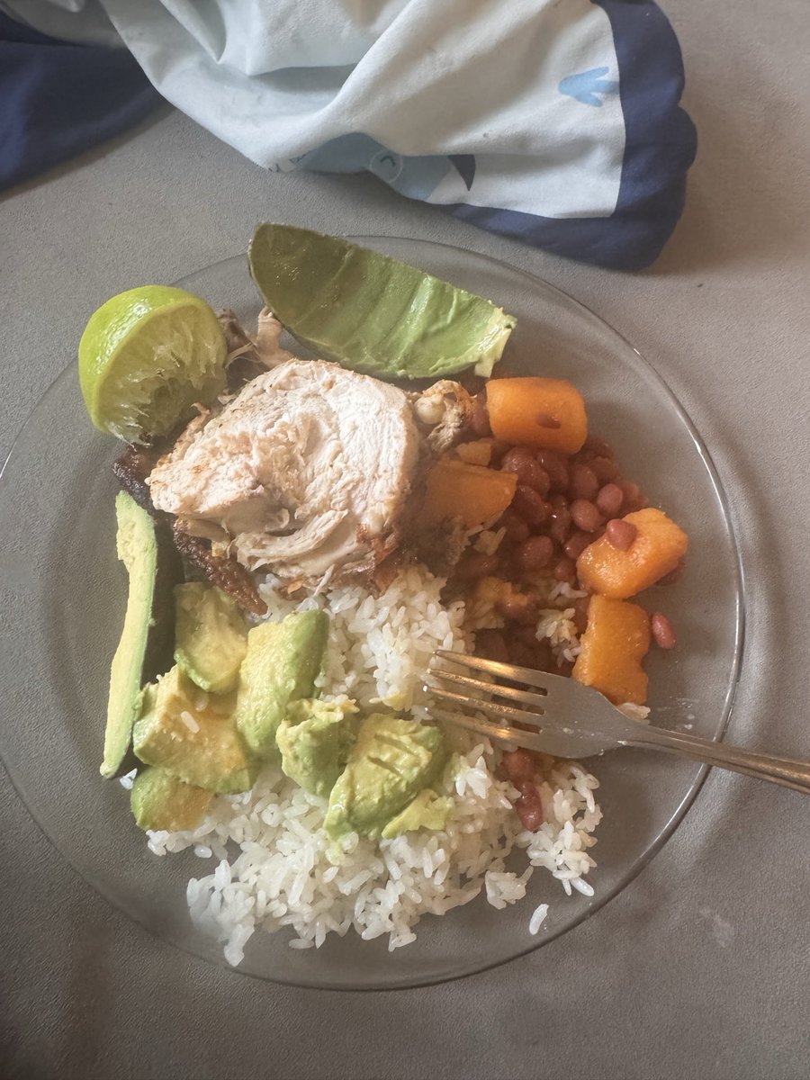 ChakalFeeder's tweet photo. Good dinner  
#scat #gayporn #feeder #latino #dl https://t.co/KiCOYhhAXR