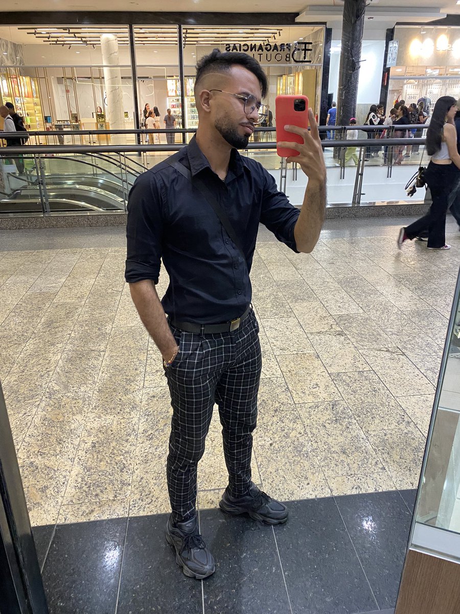 Maximoffree's tweet photo. Que tal de negro? 🖤

#pzo #black https://t.co/Vp5UKs5HE6
