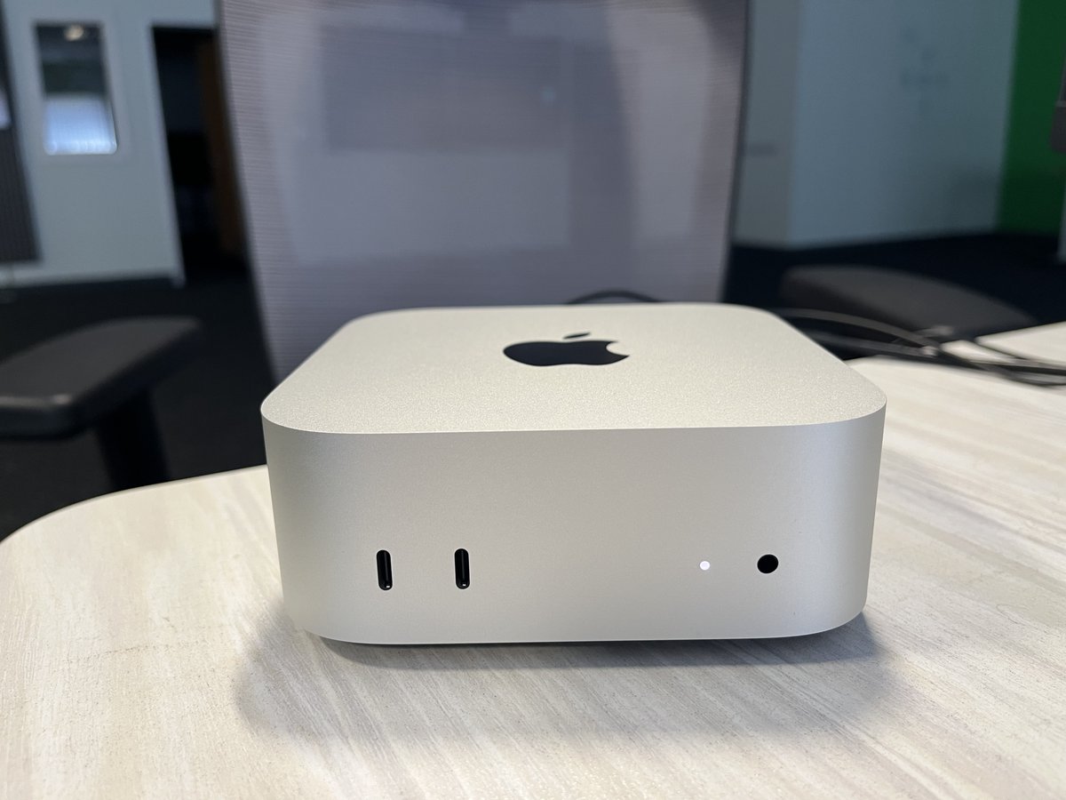 BoxergyLtd's tweet image. New hire starting today: Claude 🤖

Pros:
• works 24/7 ⏳
• insanely smart 🧠
• no meetings needed 🙏

Cons:
• lives inside a Mac Mini 🖥️

Not sure if we hired him… or replaced ourselves 😅

#AI #Tech #StartupLife #Automation #FutureOfWork #boxergy