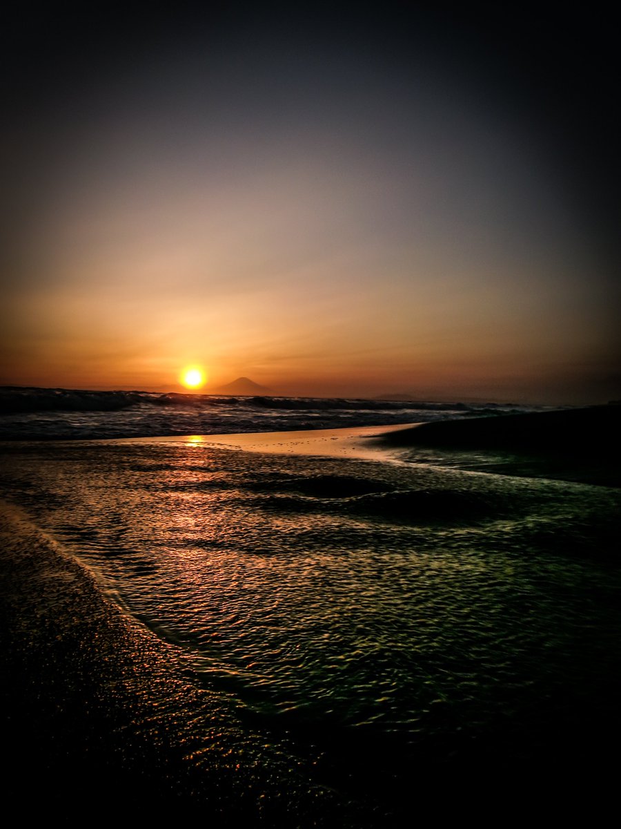 NaOs_photograph's tweet image. 鋸南行ってきたんですがね、鋸南の海はめちゃ綺麗でした。
＃photo
＃写真
#sea
＃海
＃sunset
＃夕陽
＃日没