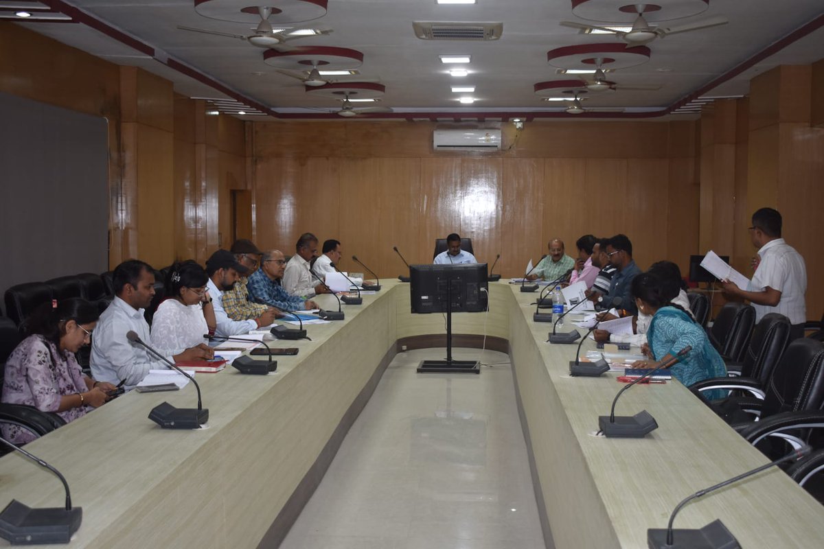 sagarcomisioner's tweet image. ➡️ कमिश्नर सागर संभाग श्री अनिल सुचारी ने सागर संभाग में निर्माणाधीन सड़कों का निर्माण तेजी से पूर्ण कराने के निर्देश निर्माण विभाग के अधिकारियों को दिए।

@CMMadhyaPradesh @DrMohanYadav51 @JansamparkMP #jansamparkMP #sagar