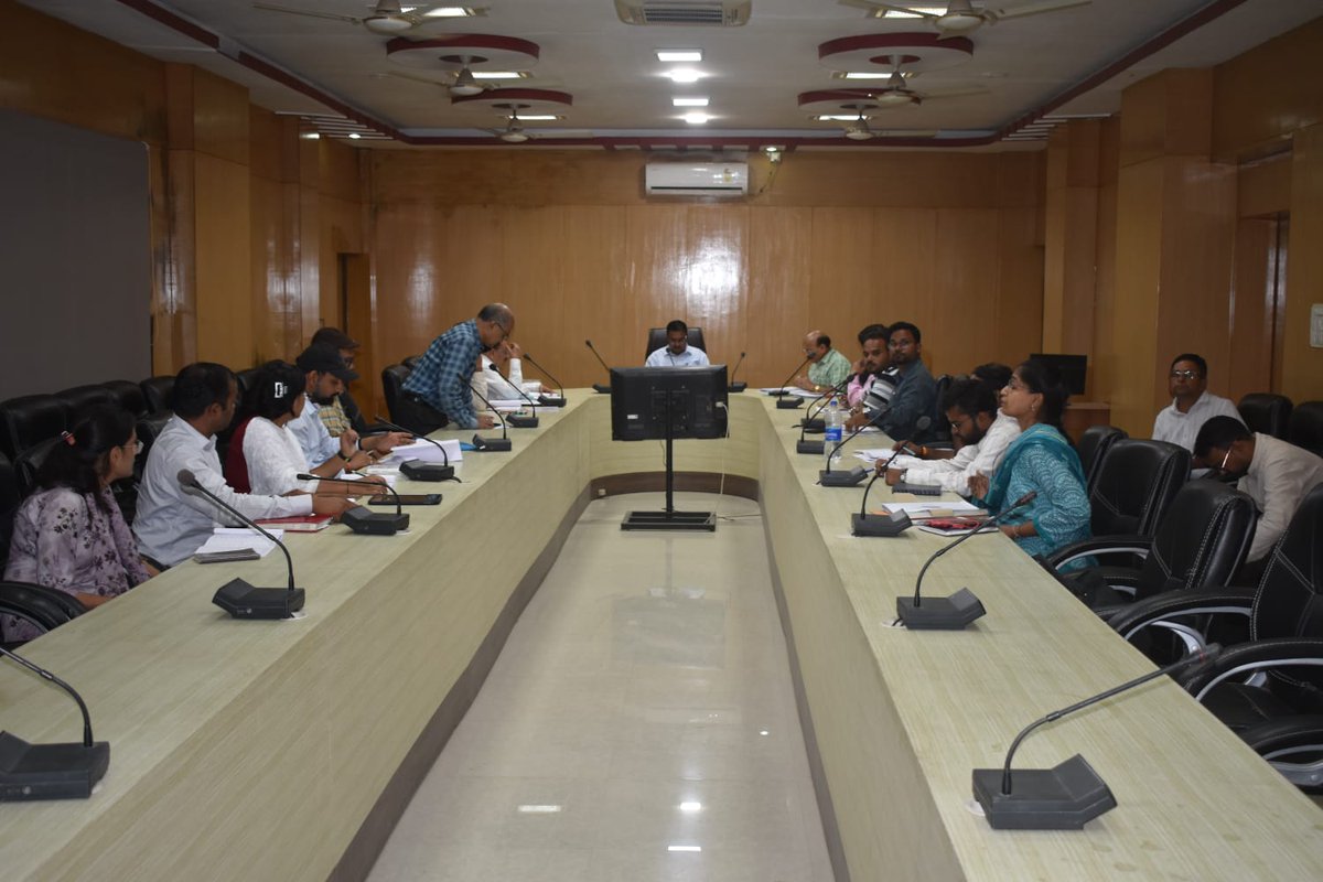 sagarcomisioner's tweet image. ➡️ कमिश्नर सागर संभाग श्री अनिल सुचारी ने सागर संभाग में निर्माणाधीन सड़कों का निर्माण तेजी से पूर्ण कराने के निर्देश निर्माण विभाग के अधिकारियों को दिए।

@CMMadhyaPradesh @DrMohanYadav51 @JansamparkMP #jansamparkMP #sagar