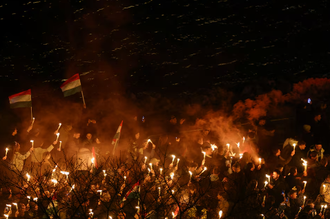 Anthea8668's tweet photo. People hold candles and wave flags as they gathered across the River Danube from the Parliament building in Budapest. https://t.co/ariyHvE8mJ