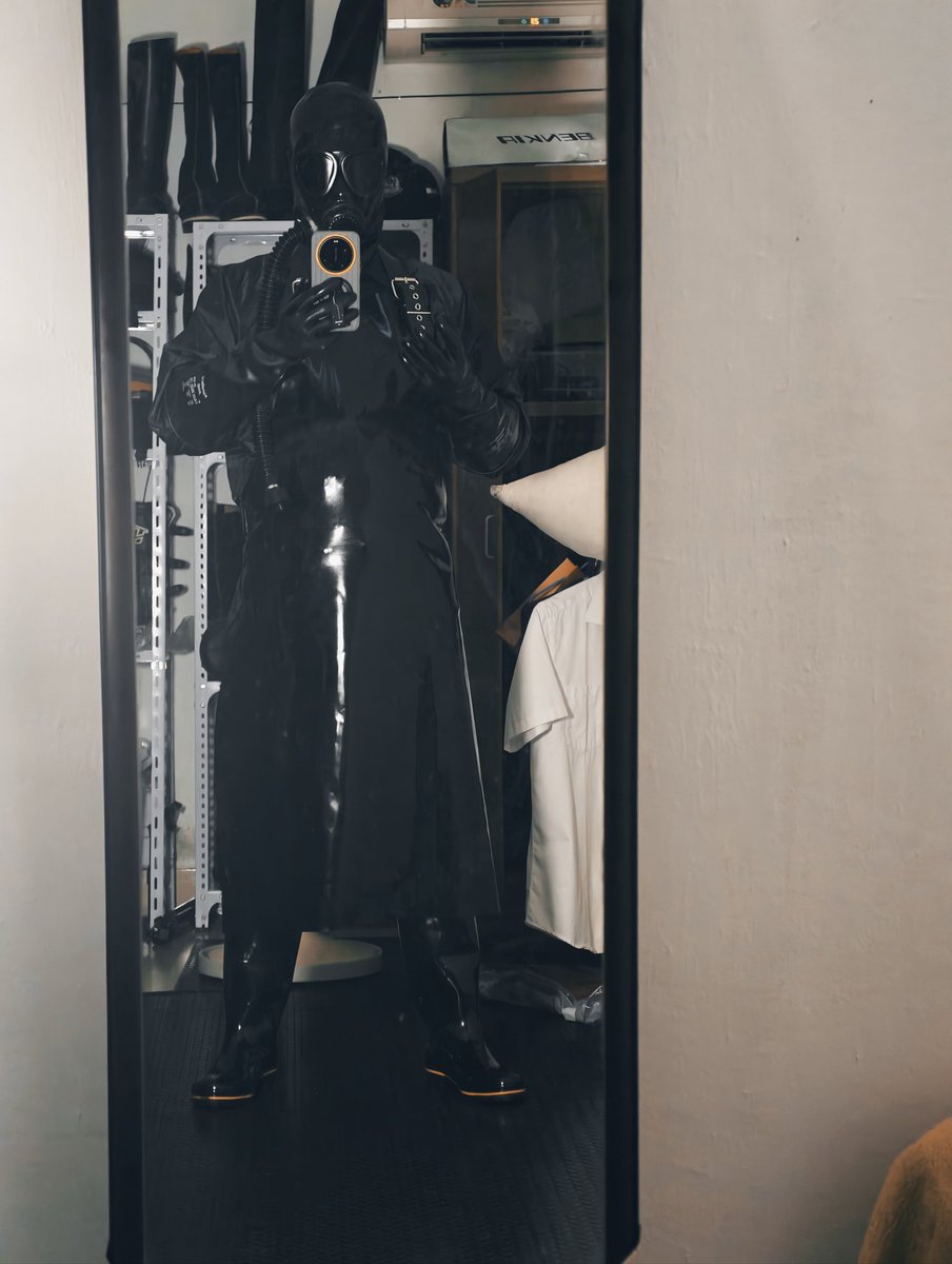 Latexnight tweet media