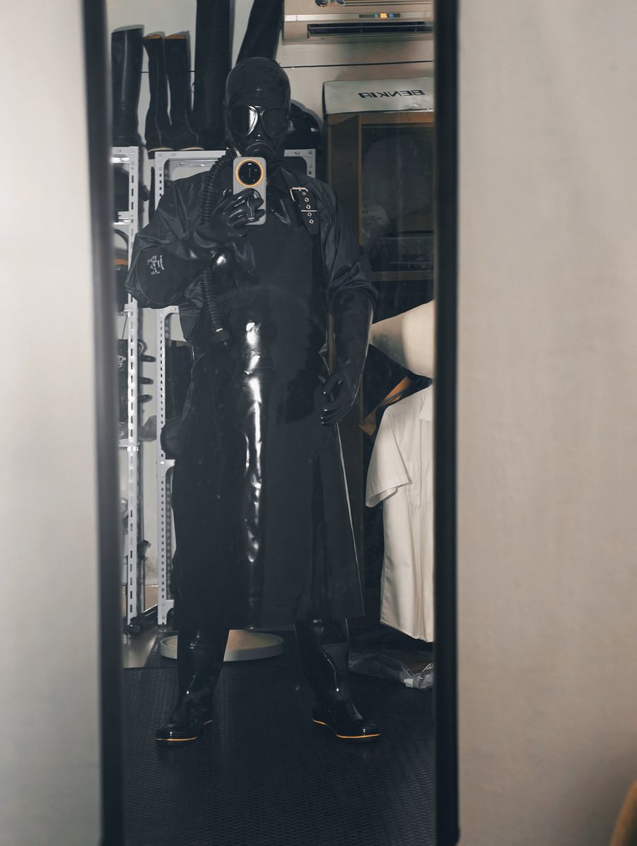 Latexnight tweet media