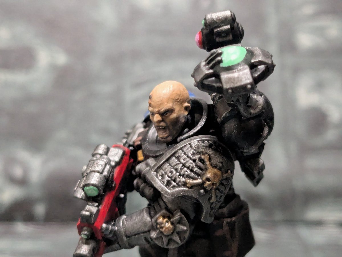 イーエル tweet media