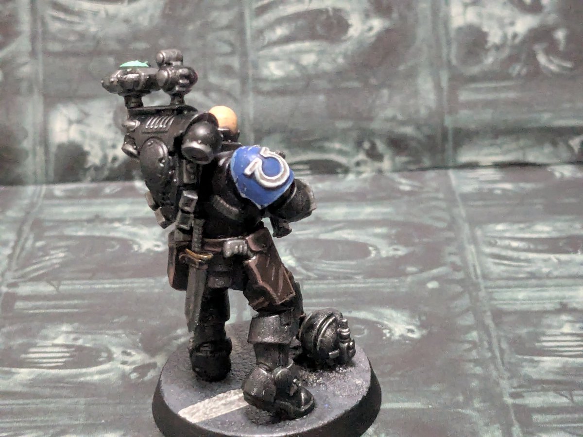 イーエル tweet media