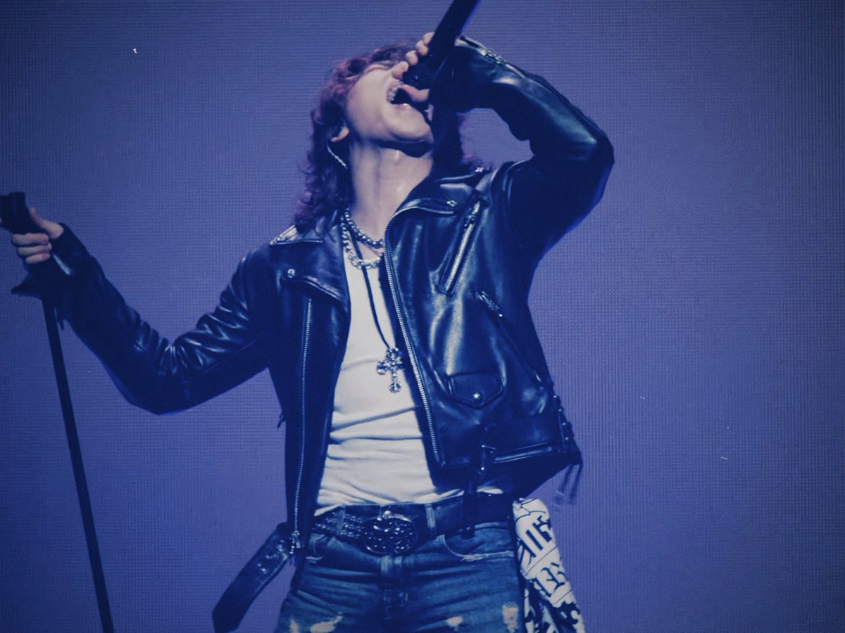 vl8bb's tweet image. This is Kang Daesung, the man who stood on Coachella stage, in front of the golden LED filled with Korean characters 

To learn more about his music: 

Universe: youtu.be/8ydEzuGsUq8?si…
Anymore: youtu.be/ai3TzaLZ7iA?si…
Last Girl: youtu.be/1P6ZUcnXVCU?si…
Baby Don’t Cry: