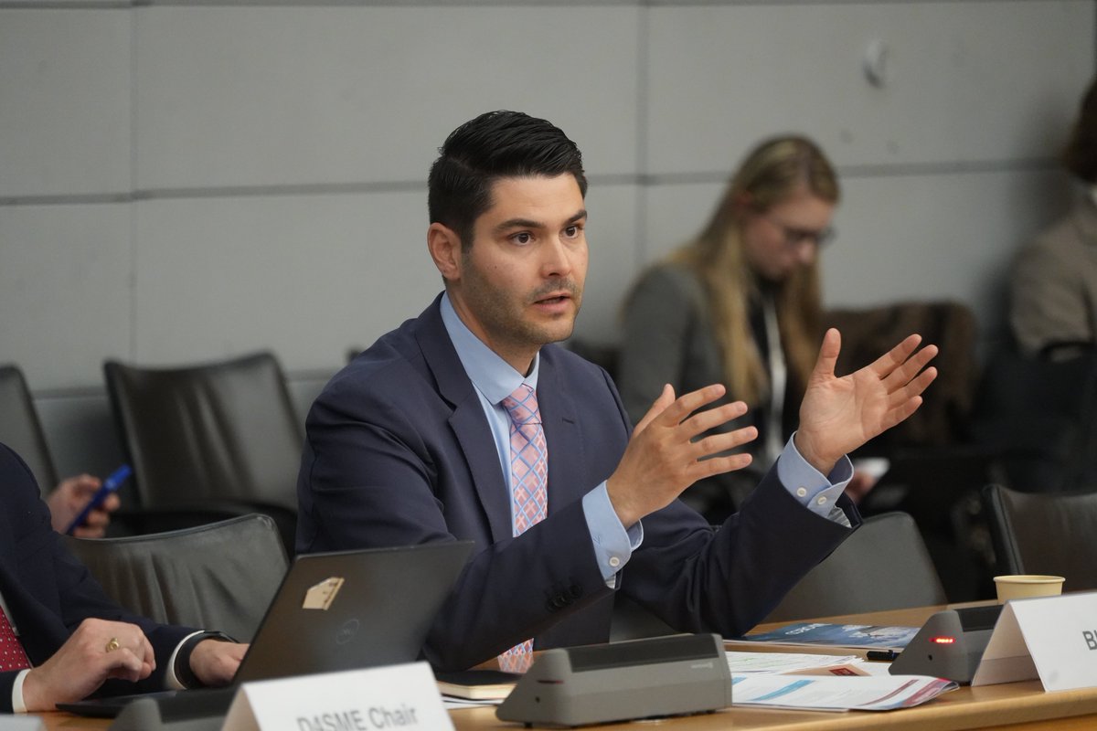 BusinessatOECD's tweet photo. 🗣️ Our Executive Board Member Patrick Kovács delivered remarks at the @OECD’s #D4SME Roundtable on "Boosting SME Competitiveness through Digital & AI Adoption", chaired by @mimit_gov’s @Vale_Valentini_, where he underlined the importance of:

📈 Boosting SME digital skills & capabilities
👁️ Improving access to digital finance & fintech solutions
💪 Strengthening local ecosystems that support SME digitalisation

🔎 Our work ➡️ https://t.co/X0xTbIDbCw