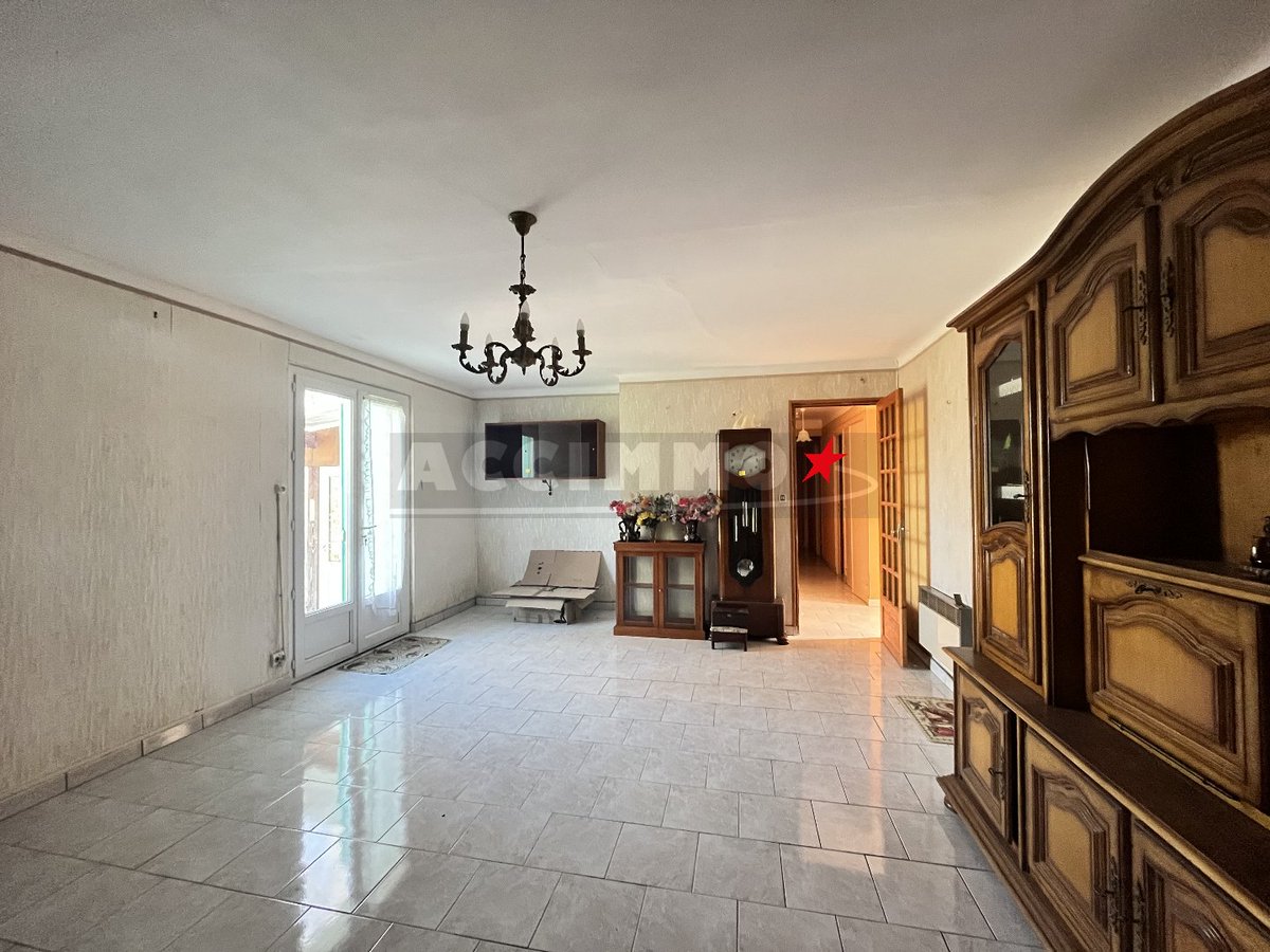 Accimmo_'s tweet photo. 📢NOUVEAU PRIX ↘️ 🔎ST PAUL CAP DE JOUX, 🏠Plain-pied, 120 m², et un terrain d’env. 1 300 m² au centre de St Paul Cap de Joux. 🏡 À l’intérieur : - 3 grandes chambres. ✨ - Une pièce de vie d’env. 30 m² ouverte sur la terrasse. 🌿 - Cuisine + arrière-cuisine, buanderie, (1/3) https://t.co/a4ilXs4ufi
