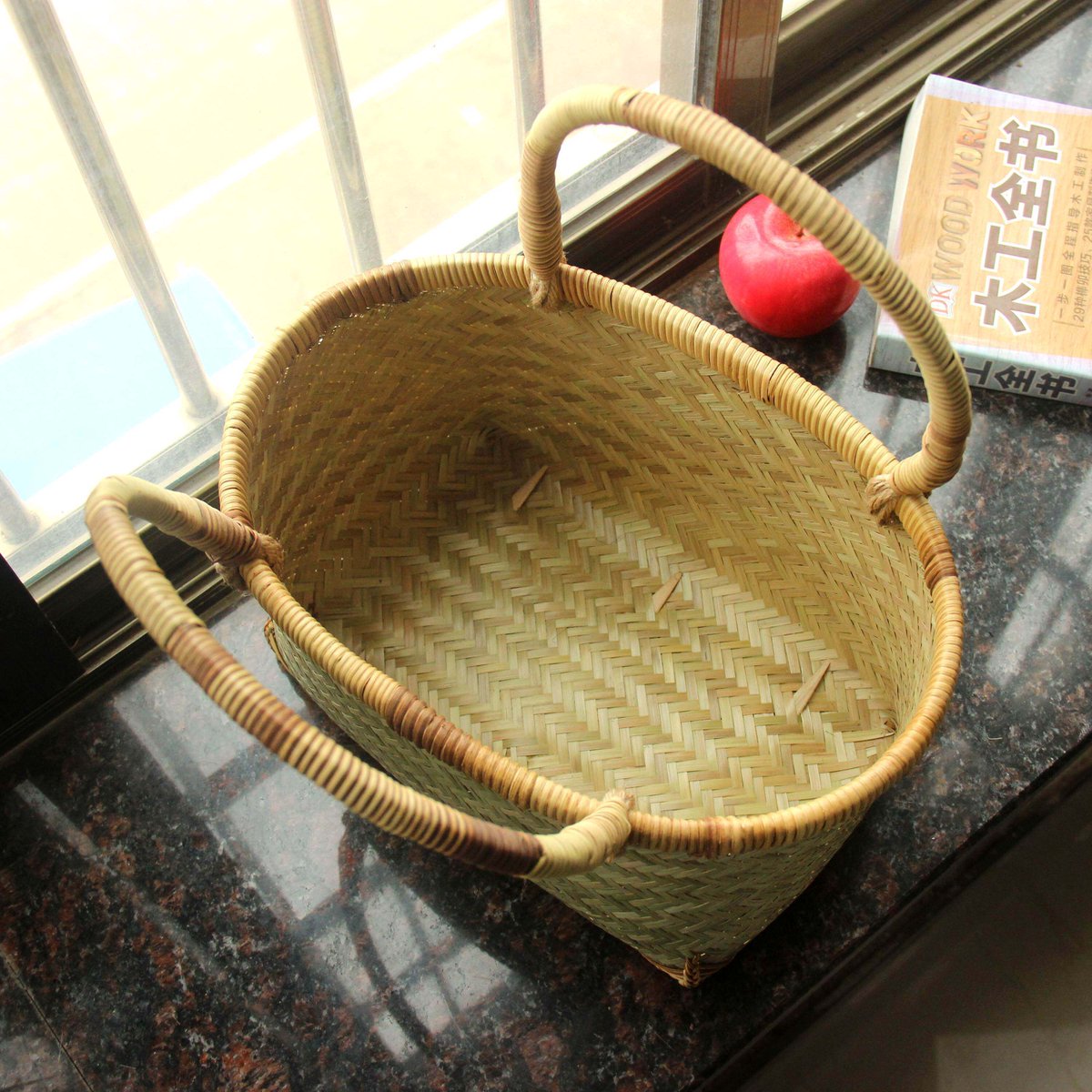 Joan71905921's tweet image. "Folding laundry mid-movie—suddenly realized my sock collection’s a chaos masterpiece  #LaundryMoments #HomeVibes"