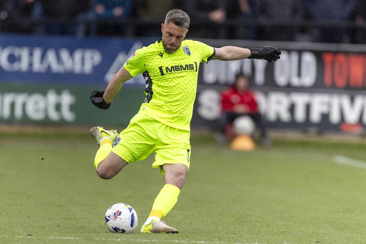 TheGillsFC's tweet photo. 40 clean sheets in Gills colours for Cat 👊👏

#Gills https://t.co/hkI2jLIzdU