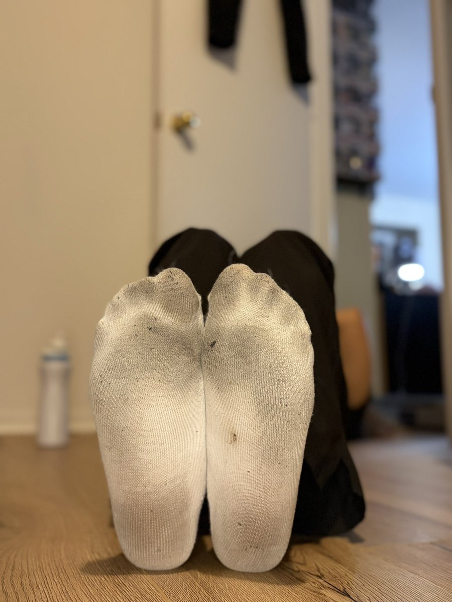 dearnoelle33's tweet image. New week. Same #dirty #socks