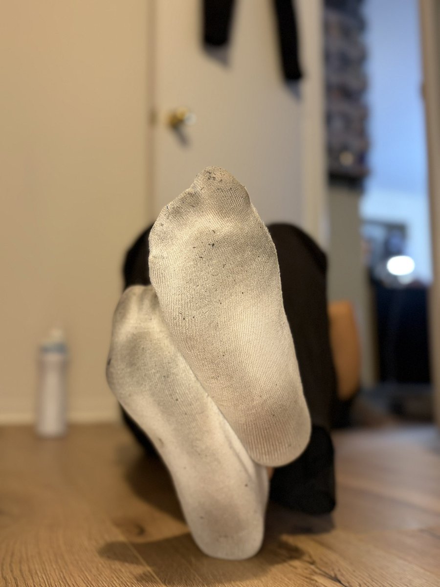 dearnoelle33's tweet image. New week. Same #dirty #socks