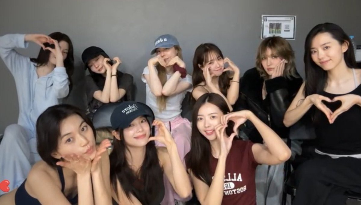 IOI BASE tweet media