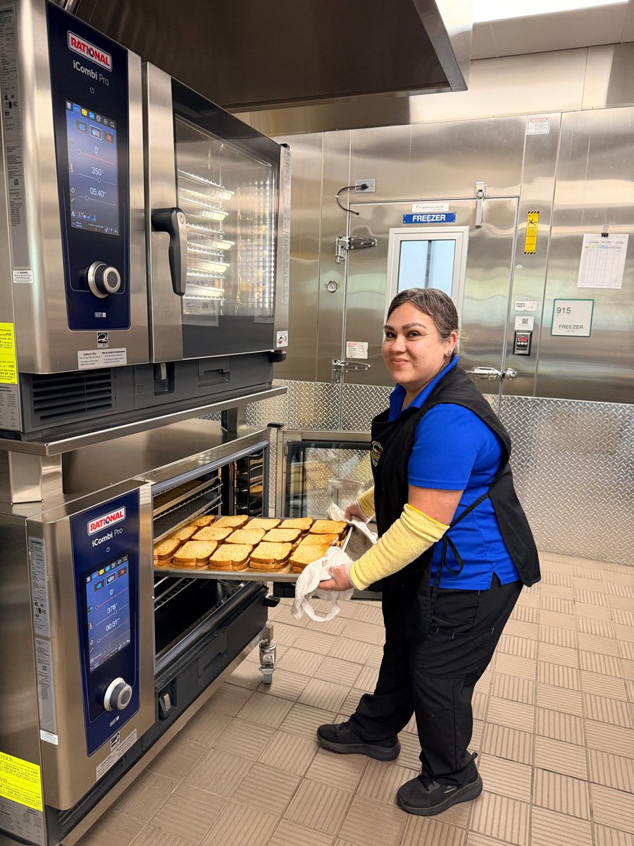 NutritionCISD's tweet image. Celebrating National Grilled Cheese Day!! One of our favorite twists? Pizza grilled cheese! Made with love by our team. 🍞💛 #SchoolLunch
