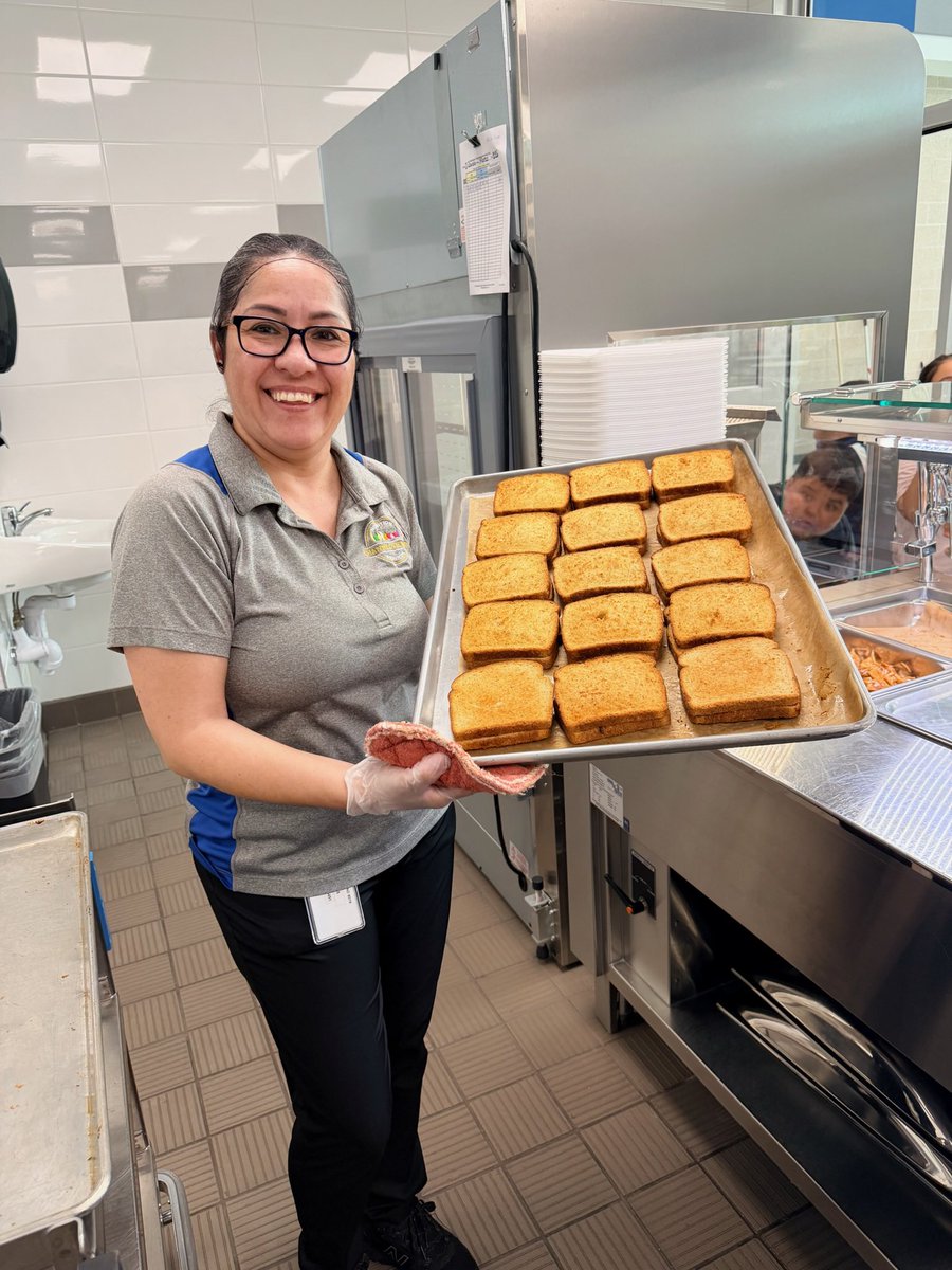 NutritionCISD's tweet image. Celebrating National Grilled Cheese Day!! One of our favorite twists? Pizza grilled cheese! Made with love by our team. 🍞💛 #SchoolLunch