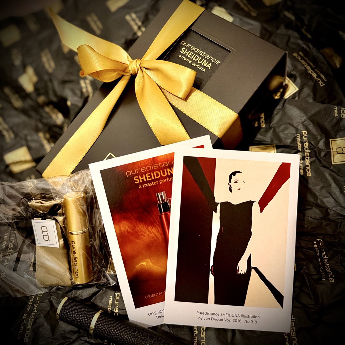 lasoireedange's tweet image. 5年の歳月を経てSheiduna, puredistance が60mLに進化。疲労のピークだったので、おおらかな気持ちで癒しを与えてくれるこの香りが必要だったんだと思う。

薔薇かもしれない
毒かもしれない

私について内省するには最高のパートナー。

#puredistance