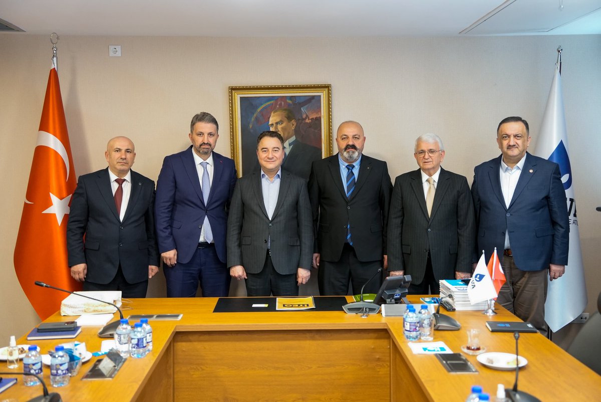 Değerli Taksi Esnafımız,

Bugün Deva Partisi Genel Başkanı Sn Ali Babacan ı makamında ziyaret ederek, kendisine;

➡️  Yeni vergi sistemine geçişte Taksi sektörünün yaşadığı sorunları, Korsan ile mücadelede yaşadığımız problemleri ve taleplerimizi ilettik.

Sn Genel Başkanımıza