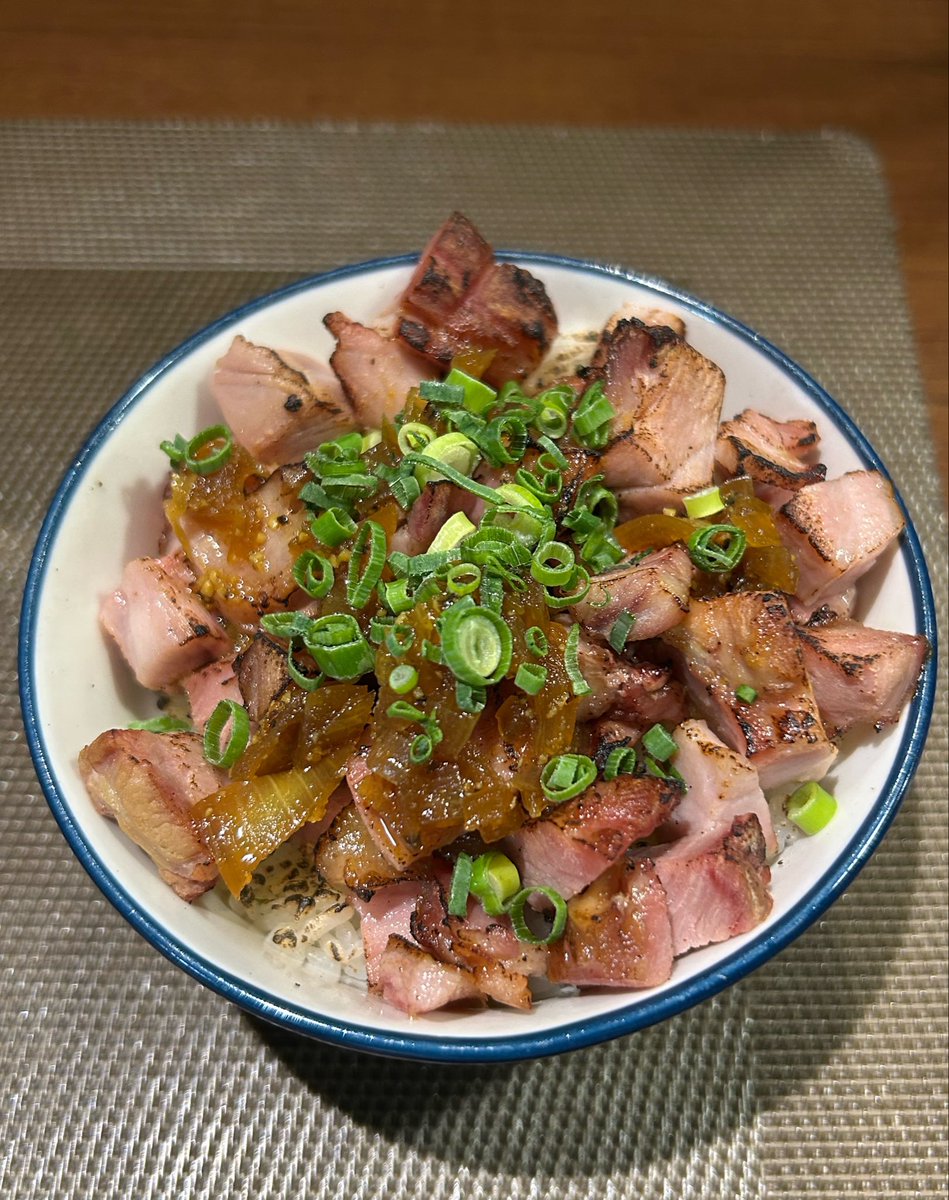 NOBUnobum1_TK's tweet photo. 麺処　はら田 【南浦和】
手揉み醤油そば
肉雲呑、炙りチャーシューステーキごはん

限定はないのでレギュラーの醤油そば✨
このリニューアルした醤油そばがたまらん🎶🤭ひと口目からギューんと美味い💕後半の方がまろやか〜🎶もっちゅり手揉み麺も最高でメチャクチャ美味しい😆👍

ご馳走様でした🙏 https://t.co/LhkgRwnPFg