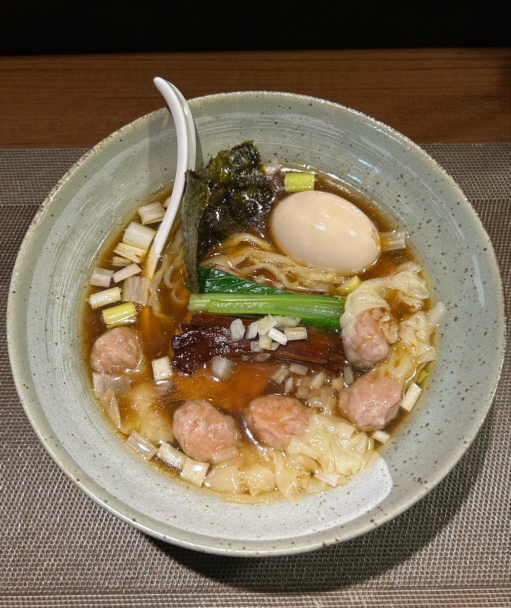 NOBUnobum1_TK's tweet photo. 麺処　はら田 【南浦和】
手揉み醤油そば
肉雲呑、炙りチャーシューステーキごはん

限定はないのでレギュラーの醤油そば✨
このリニューアルした醤油そばがたまらん🎶🤭ひと口目からギューんと美味い💕後半の方がまろやか〜🎶もっちゅり手揉み麺も最高でメチャクチャ美味しい😆👍

ご馳走様でした🙏 https://t.co/LhkgRwnPFg