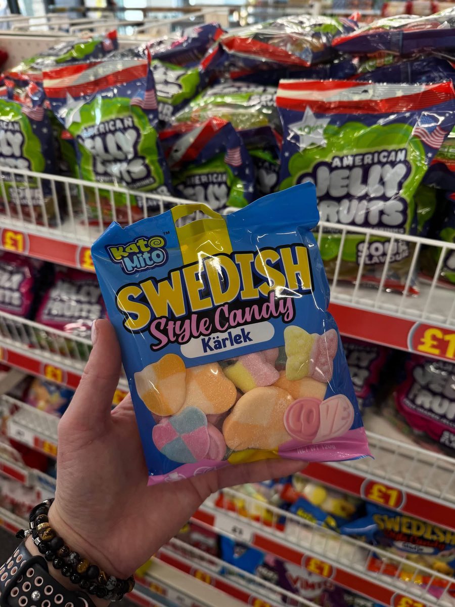 swanshopping tweet media