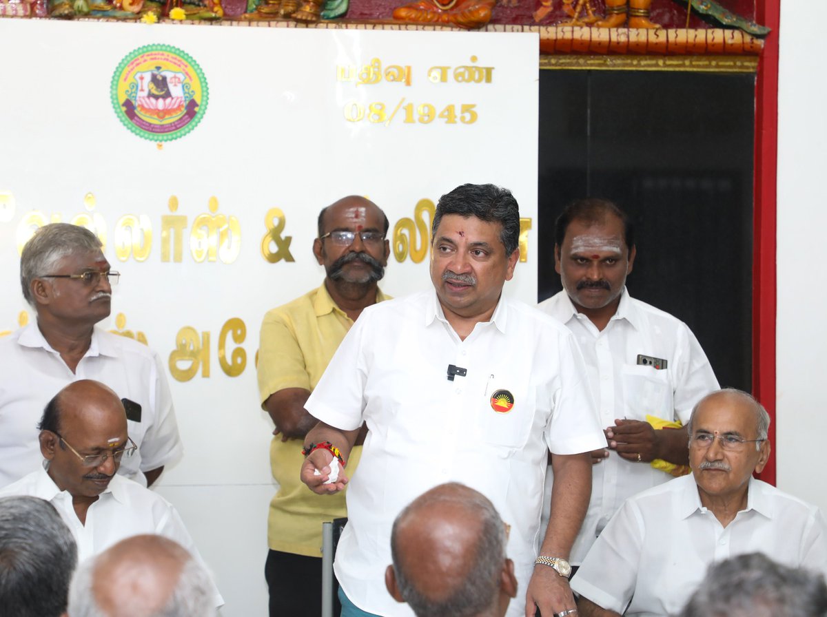 OfficeOfPTR's tweet photo. மதுரை மத்திய தொகுதியின் திராவிட முன்னேற்றக் கழகத்தின்  வெற்றி வேட்பாளர் முனைவர் @ptrmadurai அவர்கள் மதுரை நகைக்கடை உரிமையாளர்கள் சங்க நிர்வாகிகளை சந்தித்து சட்டமன்றத் தேர்தலுக்கான ஆதரவு கோரினார். கூட்டமைப்பின் தலைவர் திரு. பாலசுப்பிரமணியன், பொதுச்செயலாளர் திரு. கற்பூரம், பொருளாளர் திரு. தில்லை ராஜ் மற்றும் பலர் உடன் இருந்தனர்.

#ஸ்டாலின்_தொடரட்டும் #தமிழ்நாடு_வெல்லட்டும் 
#VoteForDMK
