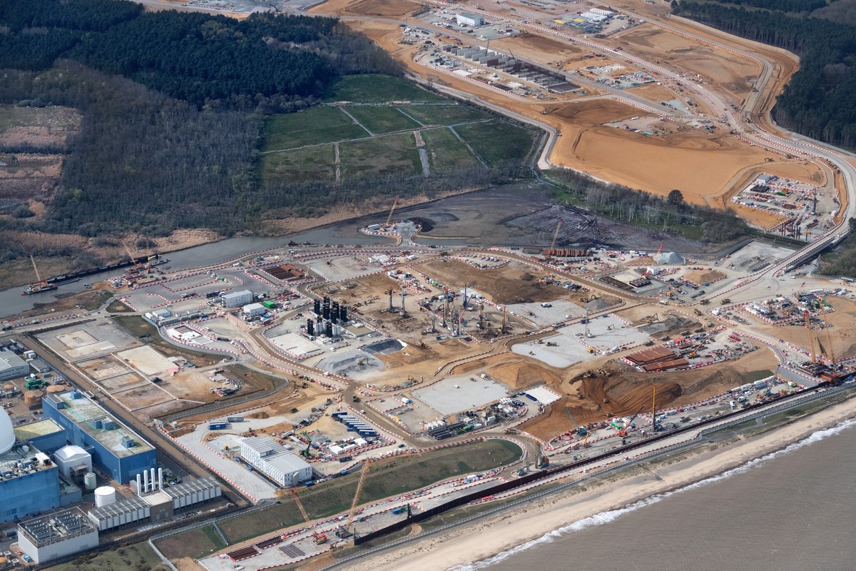 johnfielding001's tweet image. Aerial view of the Sizewell C construction site on the Suffolk coast, April 2026. The £20bn+ nuclear project is now in major groundwork phase with extensive earthworks, sea defences and infrastructure taking shape alongside Sizewell B. #Sizewell #aerial #Energy