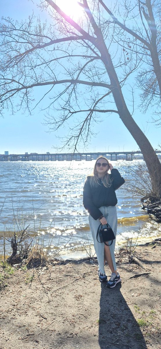 TetiankaPas43's tweet photo. アヒルに餌をあげて、太陽の光を楽しんでいます🦆🌞 https://t.co/auIgmmMkg3 @Lviv_Style https://t.co/uTto1PVdxe