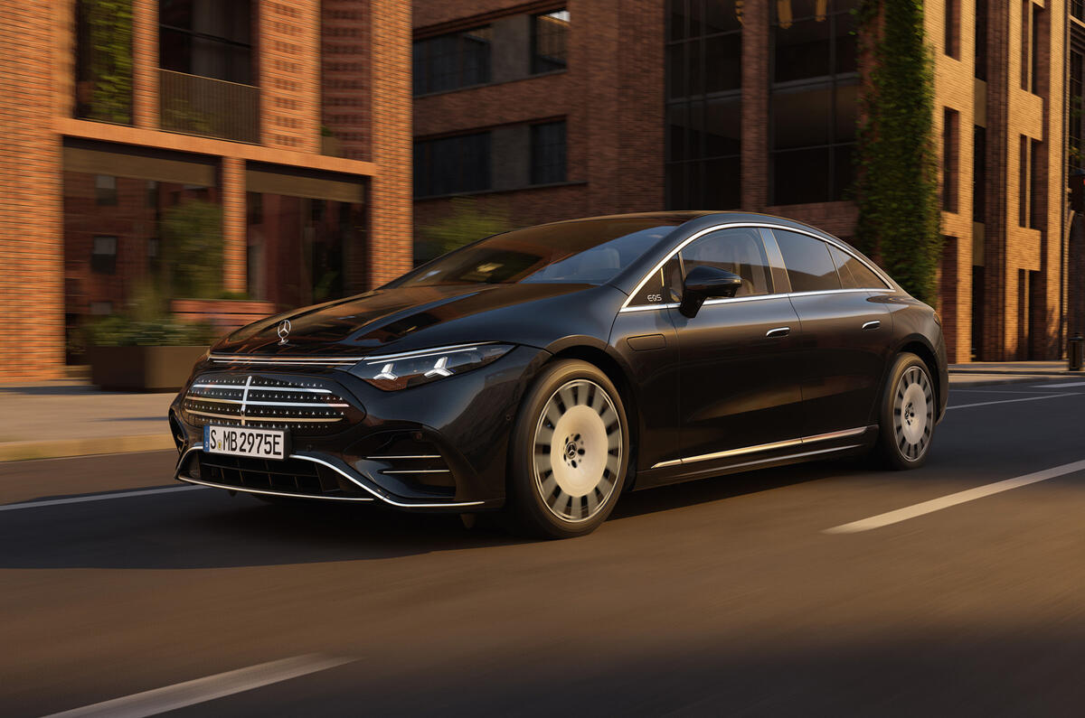 autocar's tweet image. The new Mercedes EQS is here - with 575 miles of range and one big surprise inside... buff.ly/4l4YVWy