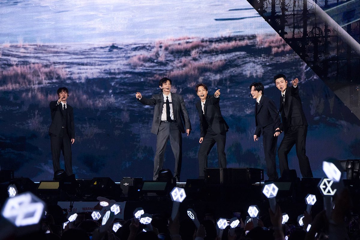 EXO Charts tweet media
