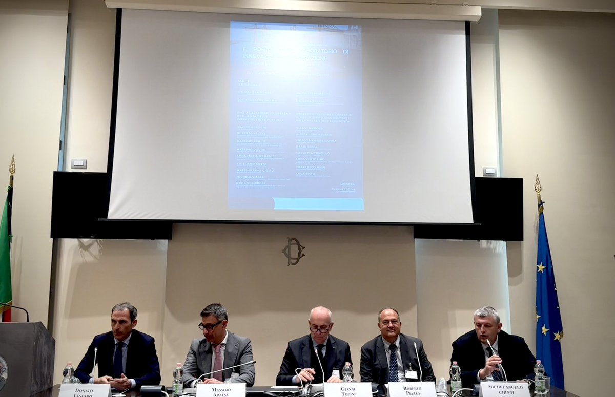 RAM_Spa's tweet photo. Il porto come laboratorio di innovazione e rigenerazione: all’evento @PilatPartners, RAM è intervenuta con @Mic_Chinni evidenziando come, grazie ai fondi PNRR, la dotazione tecnologica delle AdSP sia migliorata. Oggi, rispetto al 2023, tutte dispongono di un PCS interoperabile https://t.co/IV3x9fVvw7