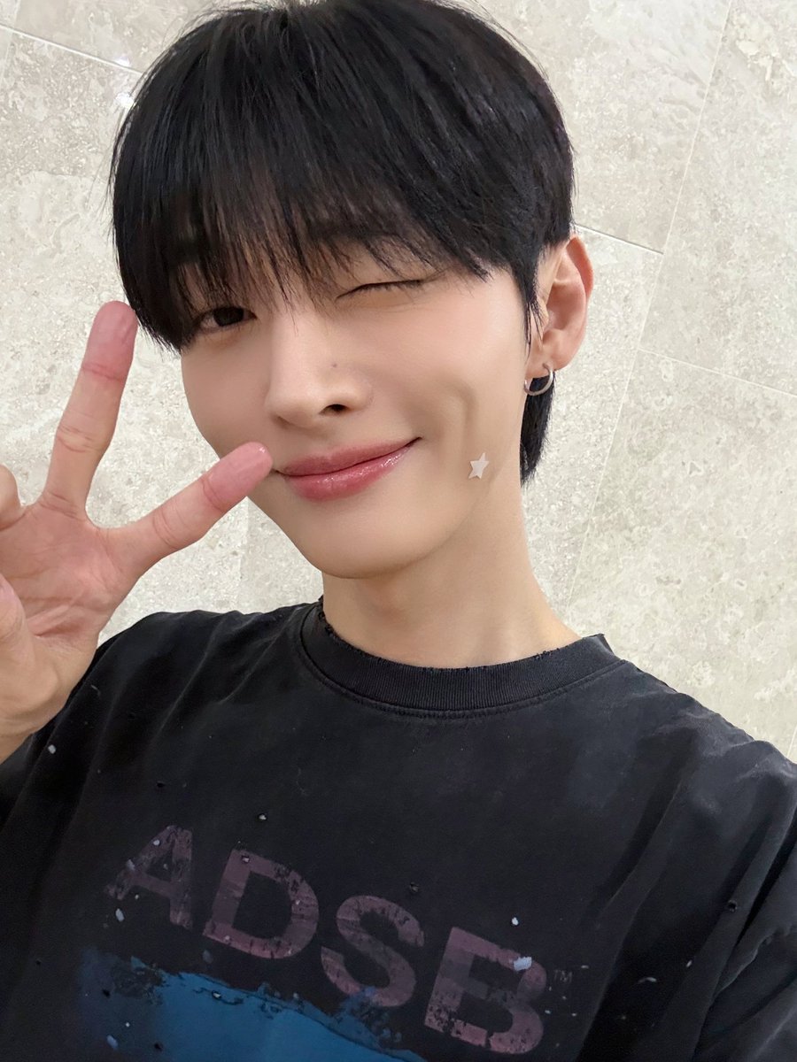 [#오늘의윤잘생]

러브게임과 볼륨에서 2배로 매력 발산 완료✌️
월요일엔 역시 인간 비타민 지성이죠〰️ 💊✨

#윤지성 #YOONJISUNG
#SBS파워FM #박소현의러브게임
#KBSCoolFM #효정의볼륨을높여요