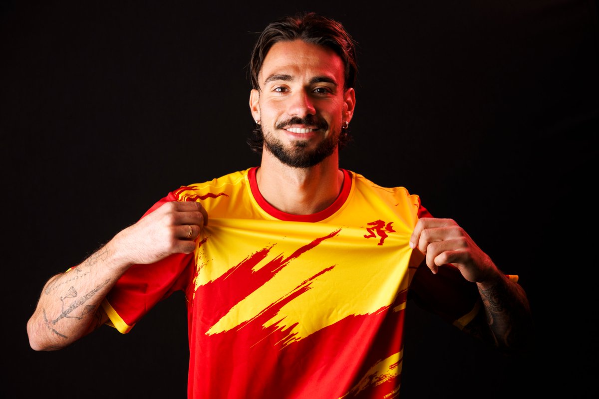 LexSporting's tweet image. There's still time to get your hands on our 𝙂𝙇𝙊𝘽𝘼𝙇 𝙏𝙃𝙍𝙀𝘼𝘿𝙎 𝘾𝙊𝙇𝙇𝙀𝘾𝙏𝙄𝙊𝙉 🪡🔥

Rep LSC AND your nation during this summer's big tournament! 🌎🏆 Presale ends April 19! ⏳

🛍️👉 tinyurl.com/sh2um38b