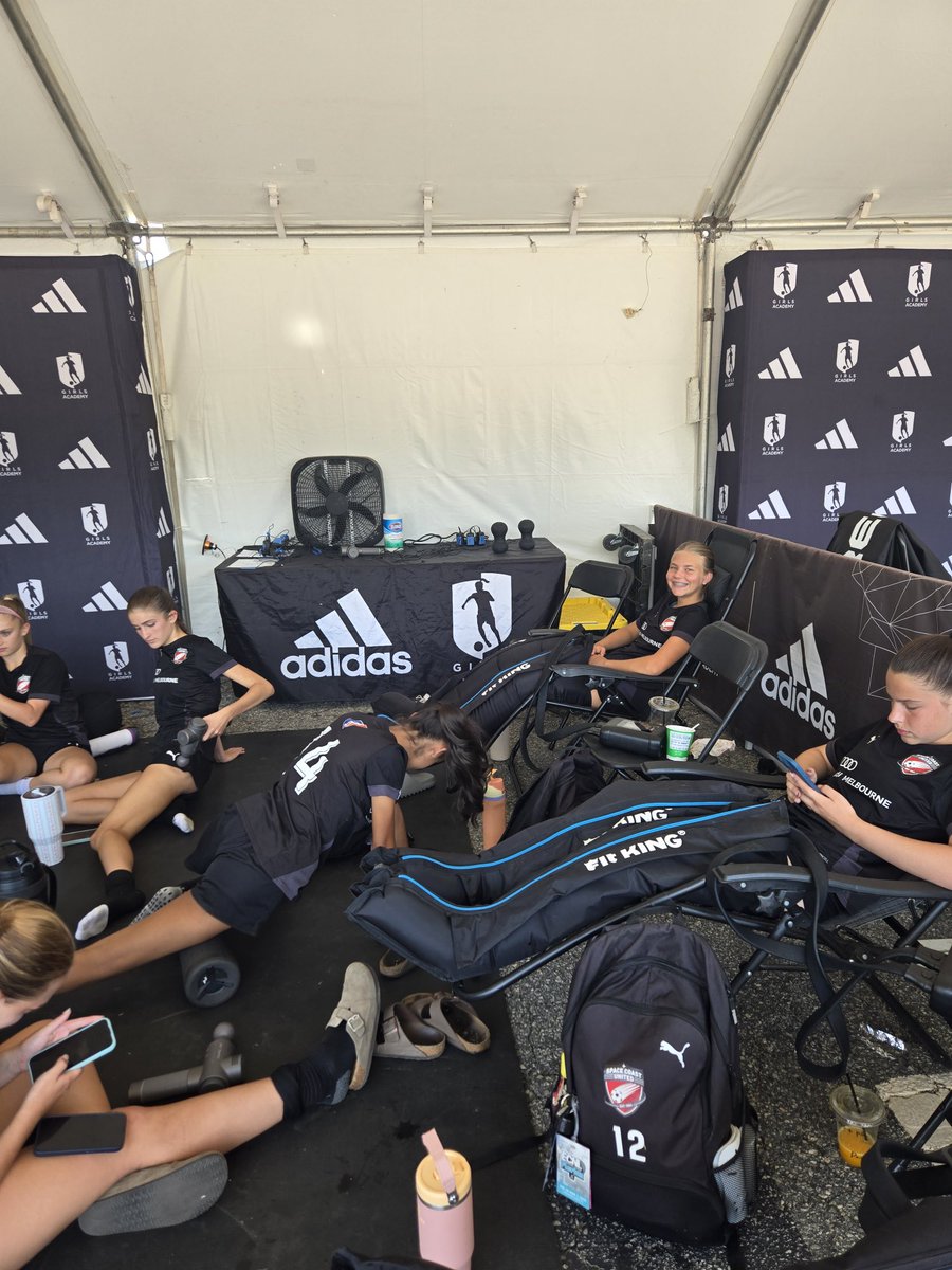 heiditrout10's tweet photo. Had a BLAST at the @GAcademyLeague Spring Showcase this past week! My team and I won all 3 of our games! So grateful to all the coaches who came to watch us compete. Film is on the way👀@SCU321 @ImCollegeSoccer @ImYouthSoccer @UncommittedGrls https://t.co/ujOWbVO24B
