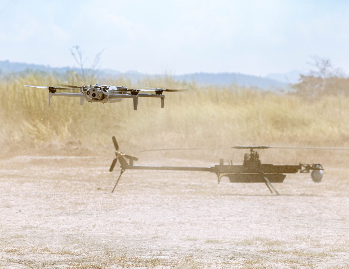 25thID's tweet image. This training fuses SEE/SENSE that enables the STRIKE. @usarmy #25ID Soldiers &amp;amp; our #AFP partners are training on drone technology during #Salaknib26. 

This integration makes our combined force more #lethal and ready to defend this archipelago.

🇺🇸 🤝 🇵🇭 

📸 by Sgt. Taylor Gray