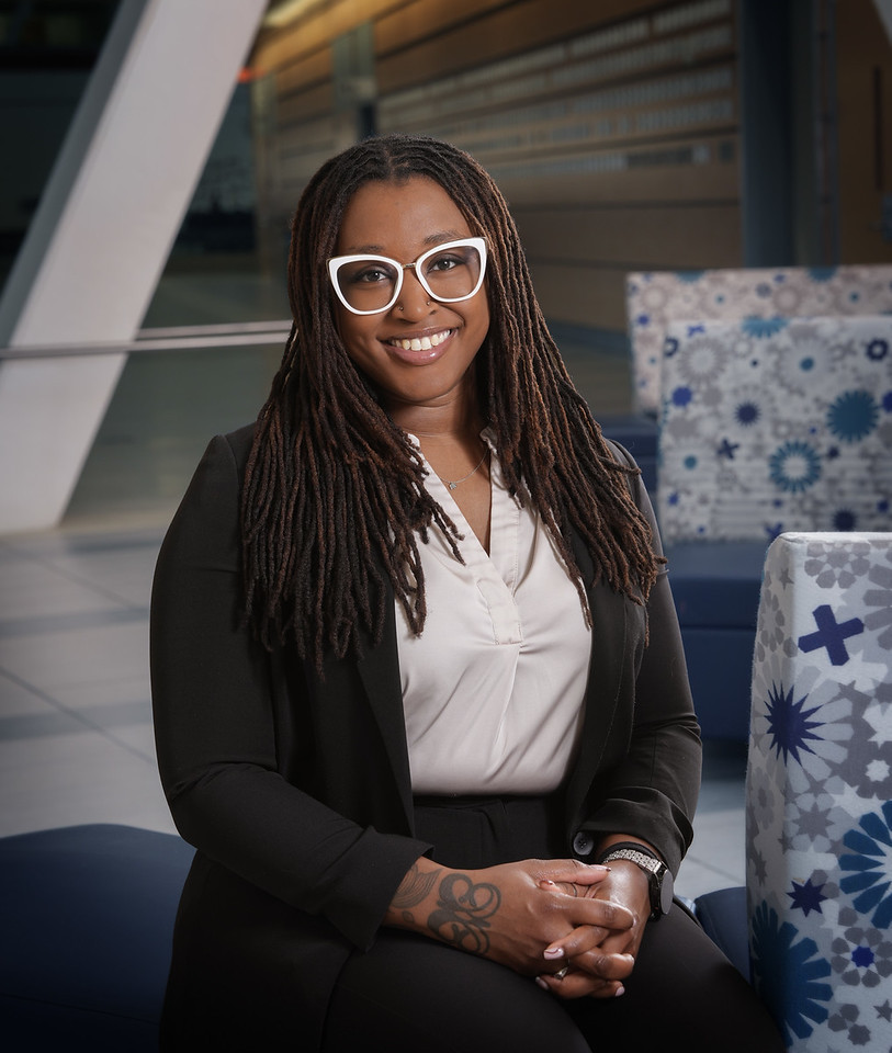Jacobs_Med_UB's tweet image. As MD #Commencement approaches, we're reflecting back on @Jacobs_Med_UB fourth-year #MedicalStudent Sydney Johnson, who experienced a severe #stroke during medical school.

Read all about her experience and resiliency in our news story! 👀 ms.spr.ly/6019QACy1

#UBuffalo