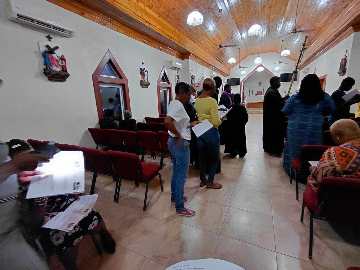 iamtravyy's tweet image. ✝️✨ Joint Stations of the Crossa powerful evening of prayer, reflection, and unity as we journeyed together with our brothers and sisters in faith along the road to Calvary. Grateful for shared worship and hearts drawn closer to Christ. #StationsOfTheCross #FaithTogether