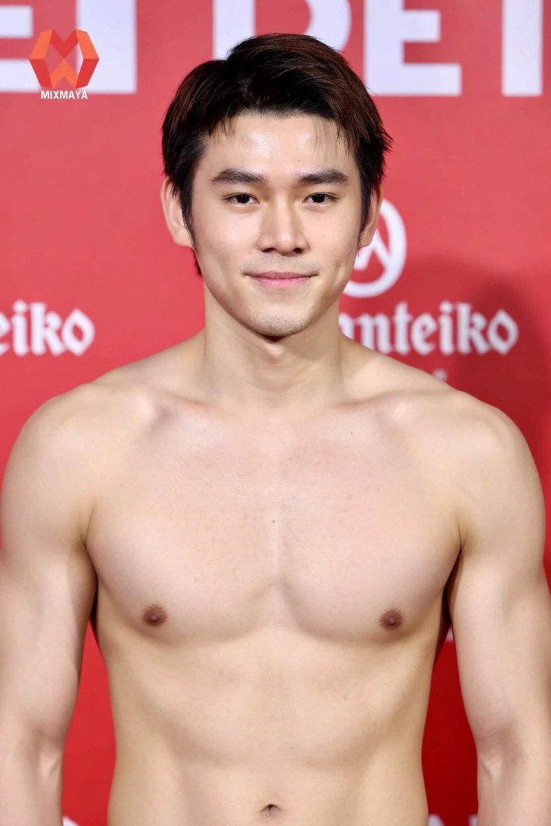toeitoei2530's tweet photo. Introducing a Thai badminton player.

Name: Kunlavut Vitidsarn
Nickname: View
Age: 24 years old, as of Y2026

His current status: BWF ranking of No.1 https://t.co/fCjAP2DknJ