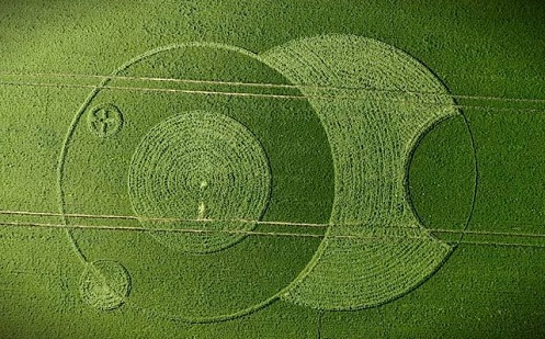 maniaUFO's tweet image. Did you know that Crop Circle 'ECLIPSE' Announced the Arrival of a Huge Celestial Body GIGANTIC MOTHERSHIP?🧐🤔
However let's expect big changes that have already started since 2012 when a powerful etheric vibrational field of 50 million light years exploding from the black hole