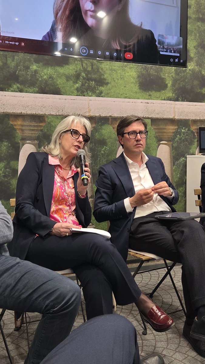 chianticlassico's tweet photo. Incontro sulla PAC a Casa Toscana, lo stand della Regione Toscana, insieme all'europarlamentare Dario Nardella, in cui è intervenuta la Direttrice Carlotta Gori.

#ChiantiClassico #Vinitaly2026 #GalloNero https://t.co/rq60ZYM7M6