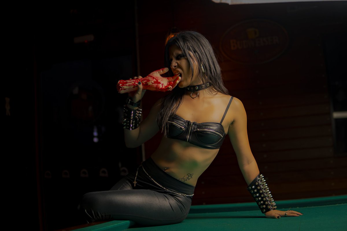 thiê rock de calcinha vai ver o crashdiet tweet media