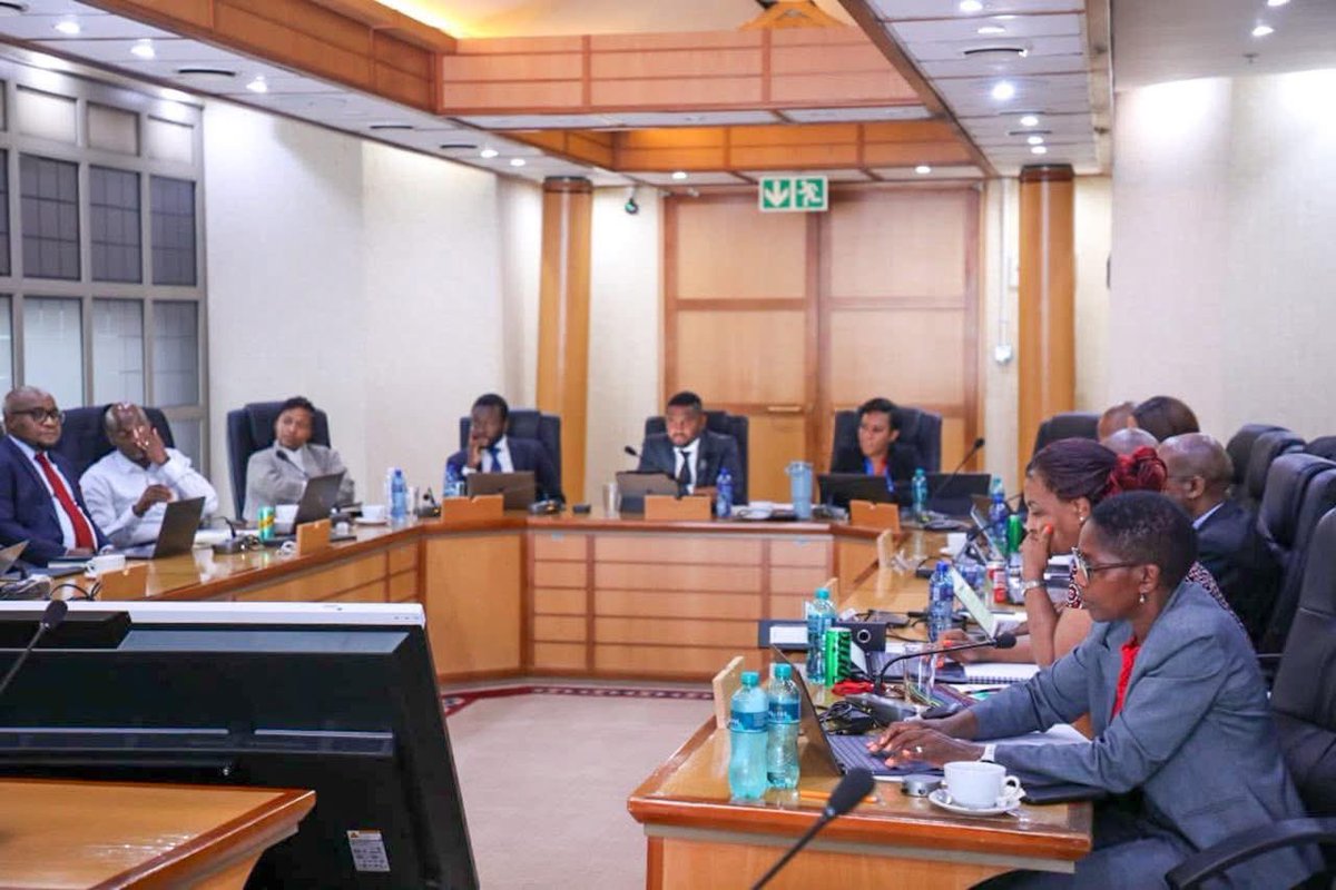 EFFGautengProv's tweet image. 🚨In Pictures🚨

EFF Gauteng Chairperson and MEC of Finance @GautengTreasury, Commissar @DungaLeko meeting the Top Management of Gauteng Provincial Treasury as part of ongoing briefing processes and discussions focused on priorities for this financial year. 

#EFFInGovernment